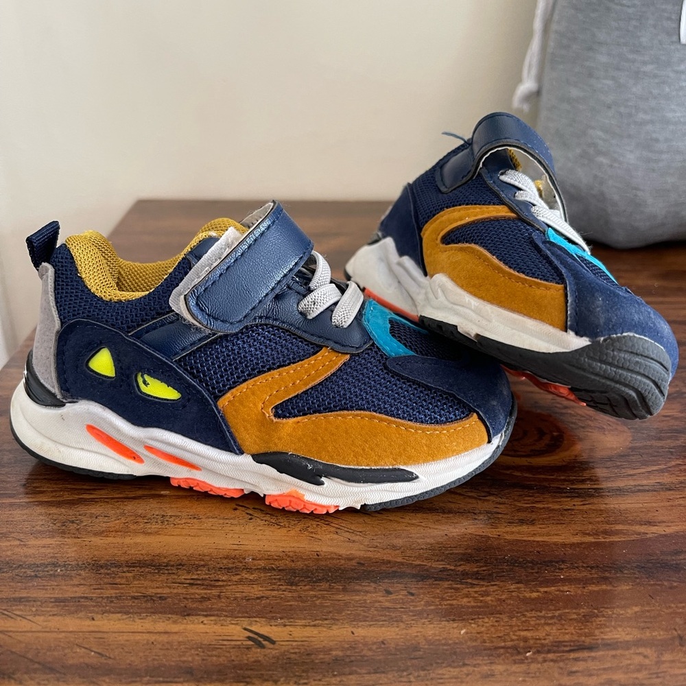 Toddler size 6c shoes